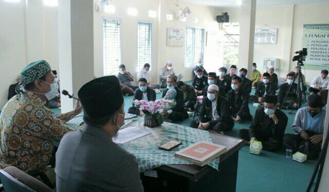 Lepas 35 Dai Pengabdian, Dewan Dakwah Bagikan 1000 Al Quran dan Iqro