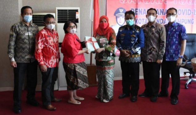 Walikota Eva Dwiana Terima 50 Sertifikat Lahan Fasum dari BPN