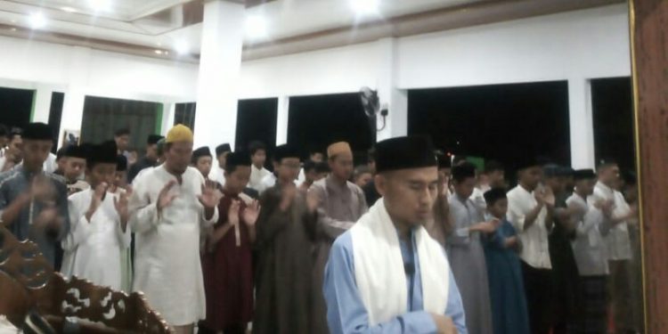 Santri Dewan Dakwah Selenggarakan Shalat Ghaib Untuk Prajurit KRI Nanggala 402