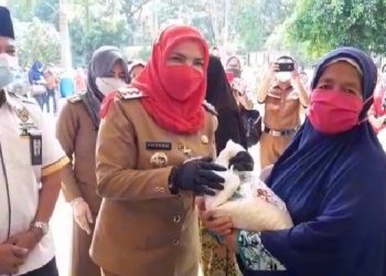 Pemkot Bersama Baznas  Beri Bantuan 120 Ton Beras Kepada Masyarakat