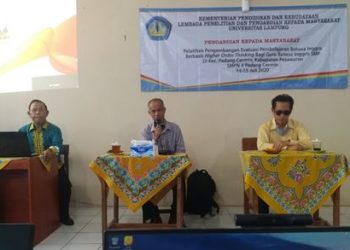 Prof. Cucu Sutarsyah Latih Guru Bahasa Inggris Pesawaran Gunakan Assessment Higher Order Thinking Skills   
