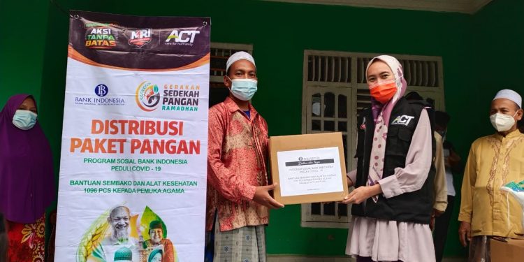 ACT Lampung Salurkan Sembako Peduli Covid-19 ke Pondok Pesantren