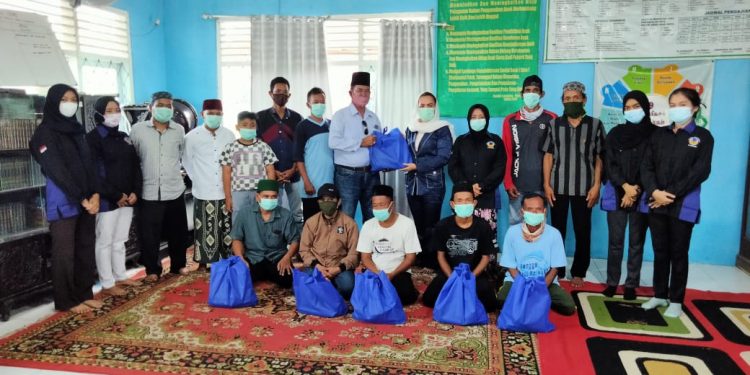 DPP Garnita Malahayati NasDem Salurkan Sembako kepada Nelayan Teluk Pandan Pesawaran