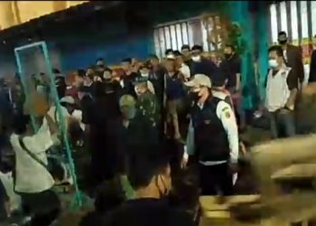 Lapak Ditutup Paksa, Pedagang Kaki Lima Ricuh Dengan Tim Yustisi Covid-19