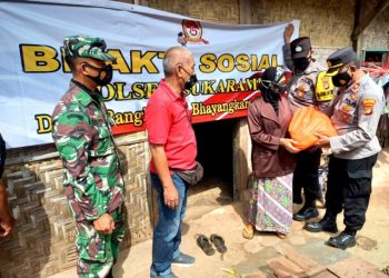 Peringati HUT Bhayangkara ke 75, Polsek Sukarame Bagikan Ratusan Paket Sembako Kepada Warga