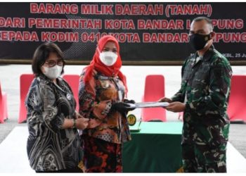 Pemkot Bandar Lampung Hibahkan Tiga Bidang Tanah Untuk Kantor Koramil Di Tiga Kecamatan