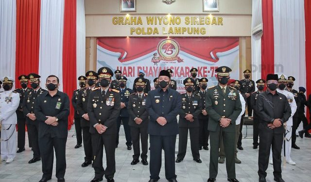 Gubernur Arinal Ikuti Upacara Hari Bhayangkara ke-75 yang Dipimpin Langsung oleh Presiden Joko Widodo dari Istana Negara