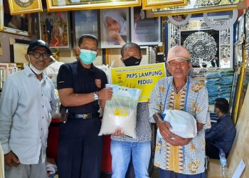 PKPS/IKPS Lampung Bagikan 100 Sembako kepada Warga Rantau Minang