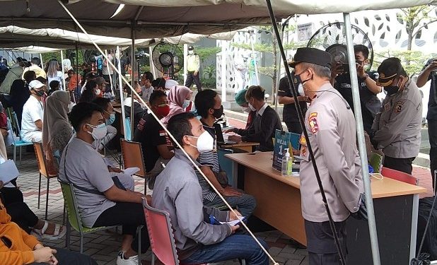 Alumni Akpol 91 Gelar Vaksinasi Massal dan Berikan Bansos di wilayah Johar Baru