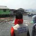 Tinjau 4 Rumah Ambruk Akibat Terjangan Ombak, Walikota Eva Dwiana Berikan Bantuan
