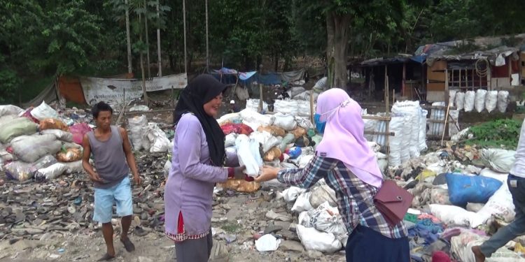 Komunitas Super Mentoring Gelar Kegiatan Jumat Berbagi