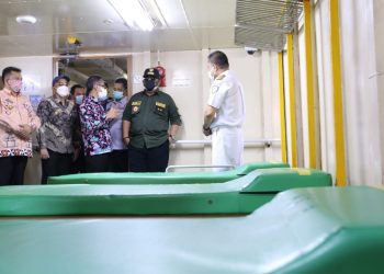 Gubernur Arinal Tinjau Langsung Kapal Isolasi Apung KM Lawit di Pelabuhan Panjang