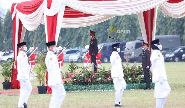 Sekdaprov Fahrizal Darminto Ikuti Upacara Penurunan Bendera dalam Rangka HUT RI ke-76