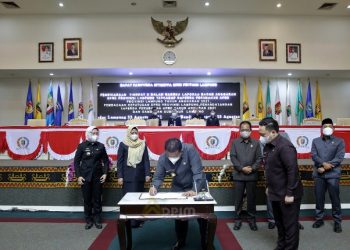 Gubernur Arinal dan DPRD Lampung Tandatangani Raperda Perubahan APBD 2021