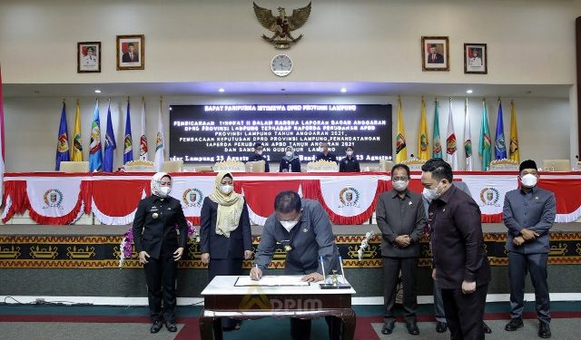 Gubernur Arinal dan DPRD Lampung Tandatangani Raperda Perubahan APBD 2021