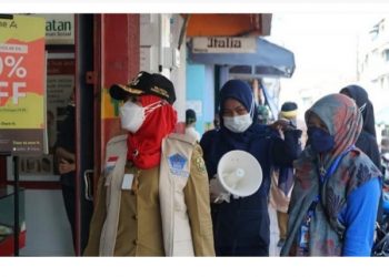 Walikota Eva Dwiana Tinjau Penerapan Prokes Di Pasar Tengah