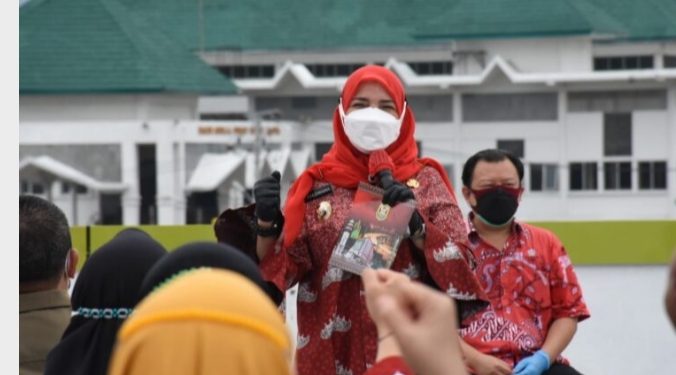 Pemkot Bandar Lampung Bersama PSMTI Beri Bantuan Kepada Tenaga Kesehatan Puskesmas
