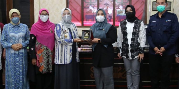 Wagub Chusnunia Sambut Kedatangan Komisi IX DPR RI dalam Rangka Monitoring dan Evaluasi Distribusi Vaksin Covid-19