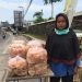 Nurhasanah Jual Kerupuk Singkong Bantu Suami di masa Pandemi