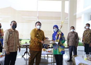 Gubernur Arinal Serahkan Piagam Penghargaan kepada 6 Pemenang Lomba Wana Lestari