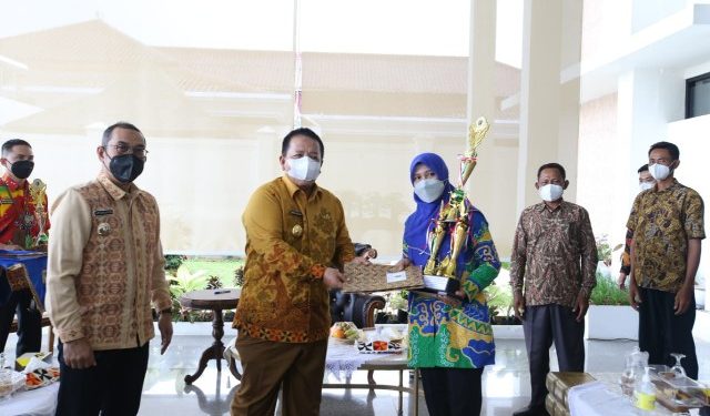 Gubernur Arinal Serahkan Piagam Penghargaan kepada 6 Pemenang Lomba Wana Lestari