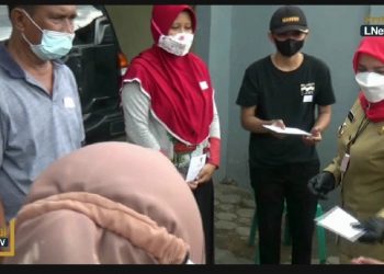 Walikota Eva Dwiana Berikan Bantuan Korban Puting Beliung di Panjang