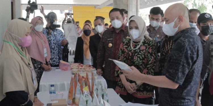 40 Tenant Binaan Sikubis Unila Terima Bantuan Rp549,8 Juta dari Menteri Koperasi dan UMKM