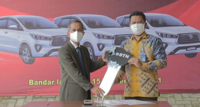 Unila Dapat Bantuan Randis Innova Reborn dari BTN