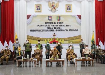 Sekdaprov Fahrizal Darminto Buka Bimtek Penyusunan Produk Hukum Desa