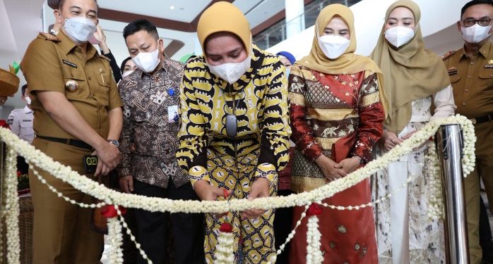 Riana Sari Arinal Resmikan Galeri Dekranasda Lampung di Dermaga Eksekutif Bakauheni