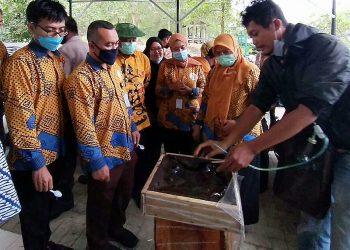 ITERA Panen Hasil Budidaya Madu Bersama Suhita Bee Farm