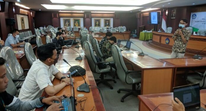 Tim Humas Unila Dalami Keterampilan Menulis dan Media Sosial