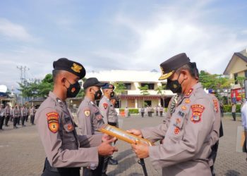 Kapolda Lampung Berikan Reward Kepada 149 Anggota Berprestasi