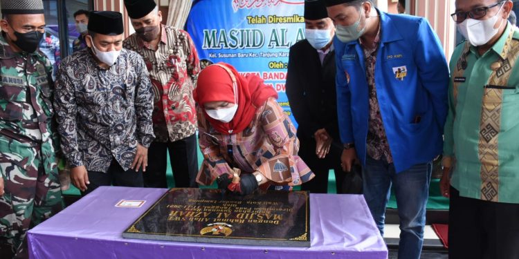 Walikota Eva Dwiana Meresmikan Masjid Al-Azhar Susunan Baru