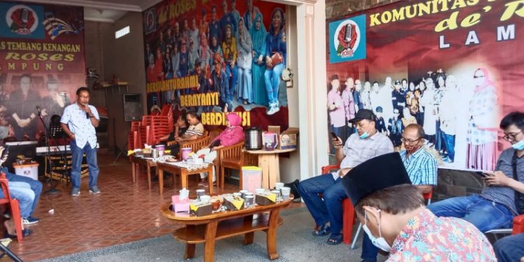 Temu Kangen , Komunitas Tembang Kenangan de’Roses  Nyanyi Bersama