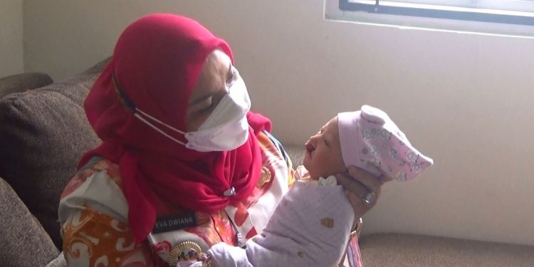 Timang Bayi yang Ditemukan di Masjid Nurul Iman, Eva : Ini adalah Titipan Tuhan yang Harus Kita Jaga