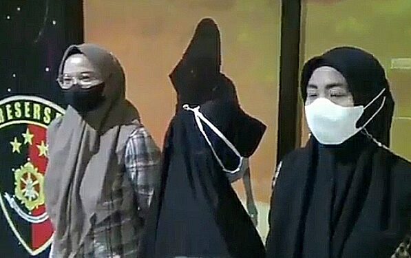 Tersangka NV, Pelaku Penganiaya Anak Pacar Diringkus Polisi