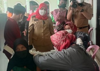 Tinjau Vaksinasi , Walikota  Minta Satgas Covid 19 Jemput Bola Warga Yang Belum Divaksin