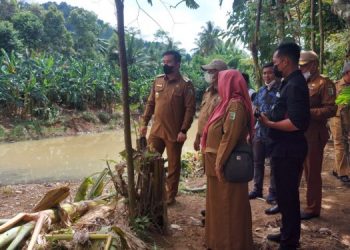Tangani Banjir, Dendi Akan Turunkan Alat Berat Geruk Sedimen Sungai Way Ratai 