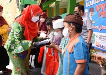 Peringati Hari Ibu, Walikota Bandar Lampung Buka Khitanan Massal Bundo Kanduang