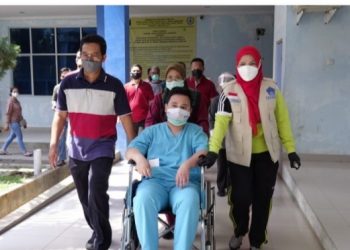 WaliKota Eva Dwiana Besuk Perawat Yang Menjadi Korban Pengeroyokan