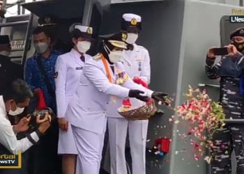 Hari Pahlawan, Walikota Eva Dwiana Tabur Bunga di Laut
