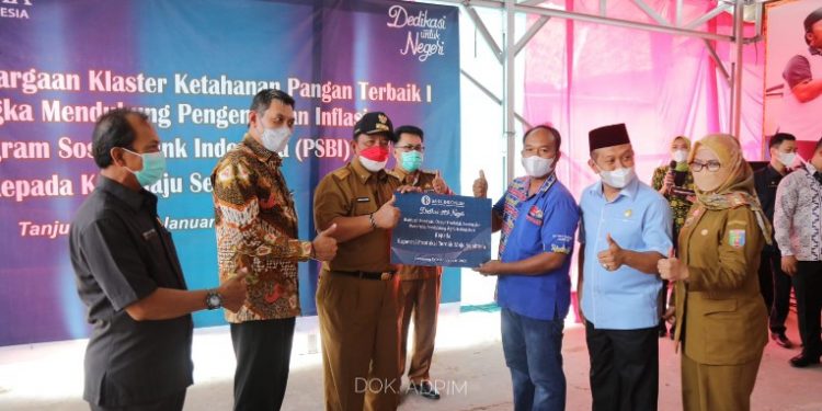 Gubernur Arinal Serahkan Penghargaan BI Award Kepada KPT Maju Sejahtera