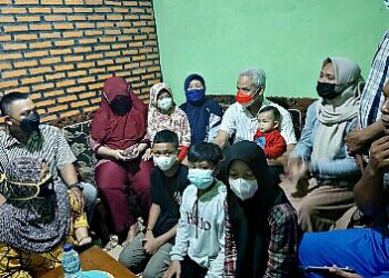 Temui Sepupu yang Momong Semasa Kecil, Ganjar Kecilnya Nggak Nakal