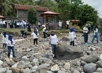 Comunity de Roses & PPHSI Nikmati Keindahan Alam Pesisir Barat