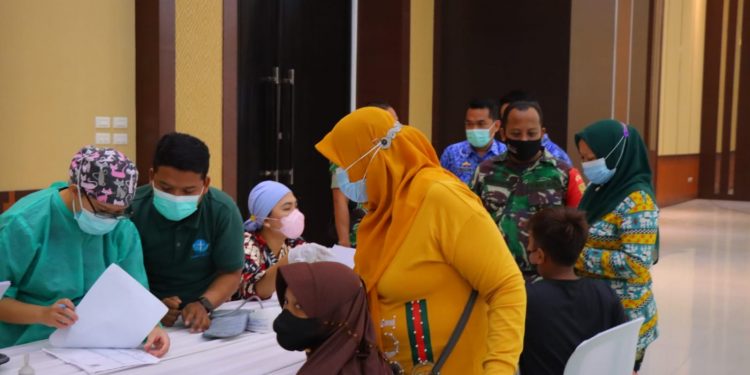 Wakapolda Lampung Tinjau Vaksinasi Serentak di Kota Metro