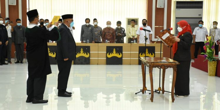 Lantik Direktur Utama BPR Syariah , Walikota Pesan Jaga Amanah dan Rapikan Administrasi