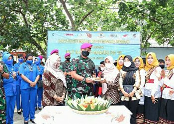 Sambut HUT ke-18, Brigif 4 Marinir/BS Serahkan Hasil Karya Bhakti Renovasi Rumah Belajar Pulau Tegal