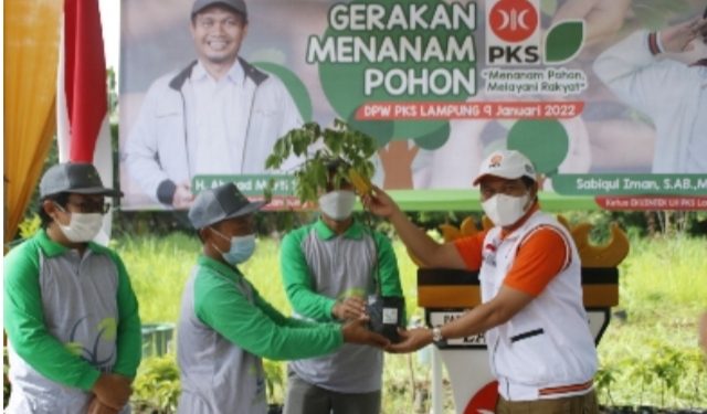 DPW PKS Lampung Ajak Kader PKS Galakan “ Gerakan Menanam Pohon “