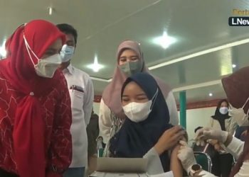 Walikota Eva Dwiana Tinjau Vaksinasi Booster di Universitas Lampung